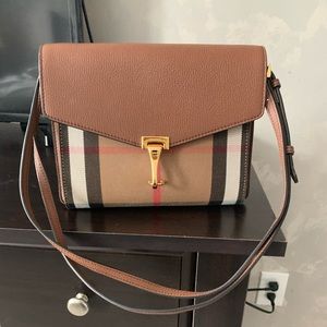 Burberry gorgeous shoulder bag